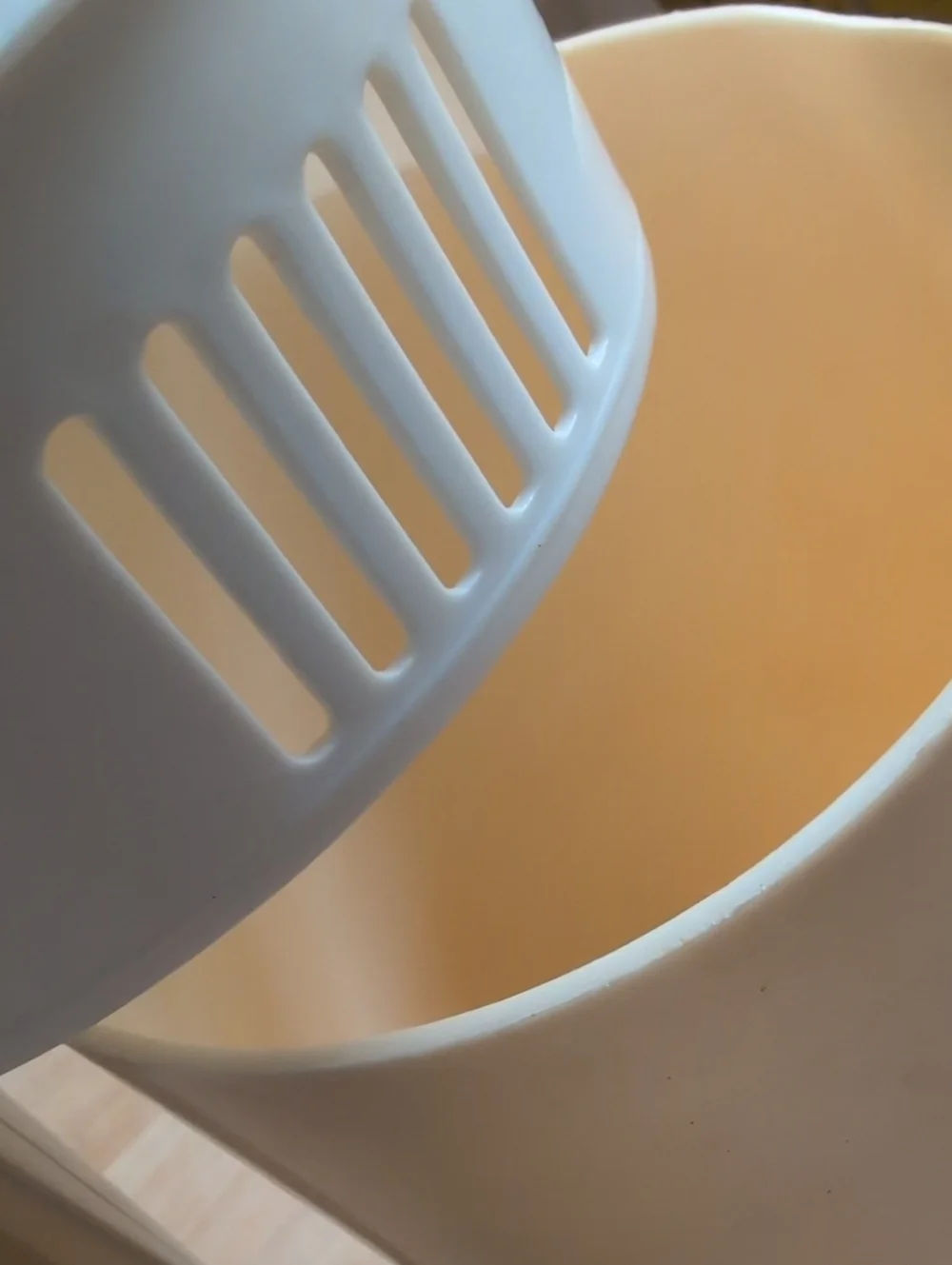 Vintage Tan Rubbermaid Plastic 2 Quart Pitcher Container Lid